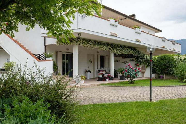 Casa vacanza per 4 persone, con Balcone e Terrazza nonché Giardino e Panorama a Sulmona