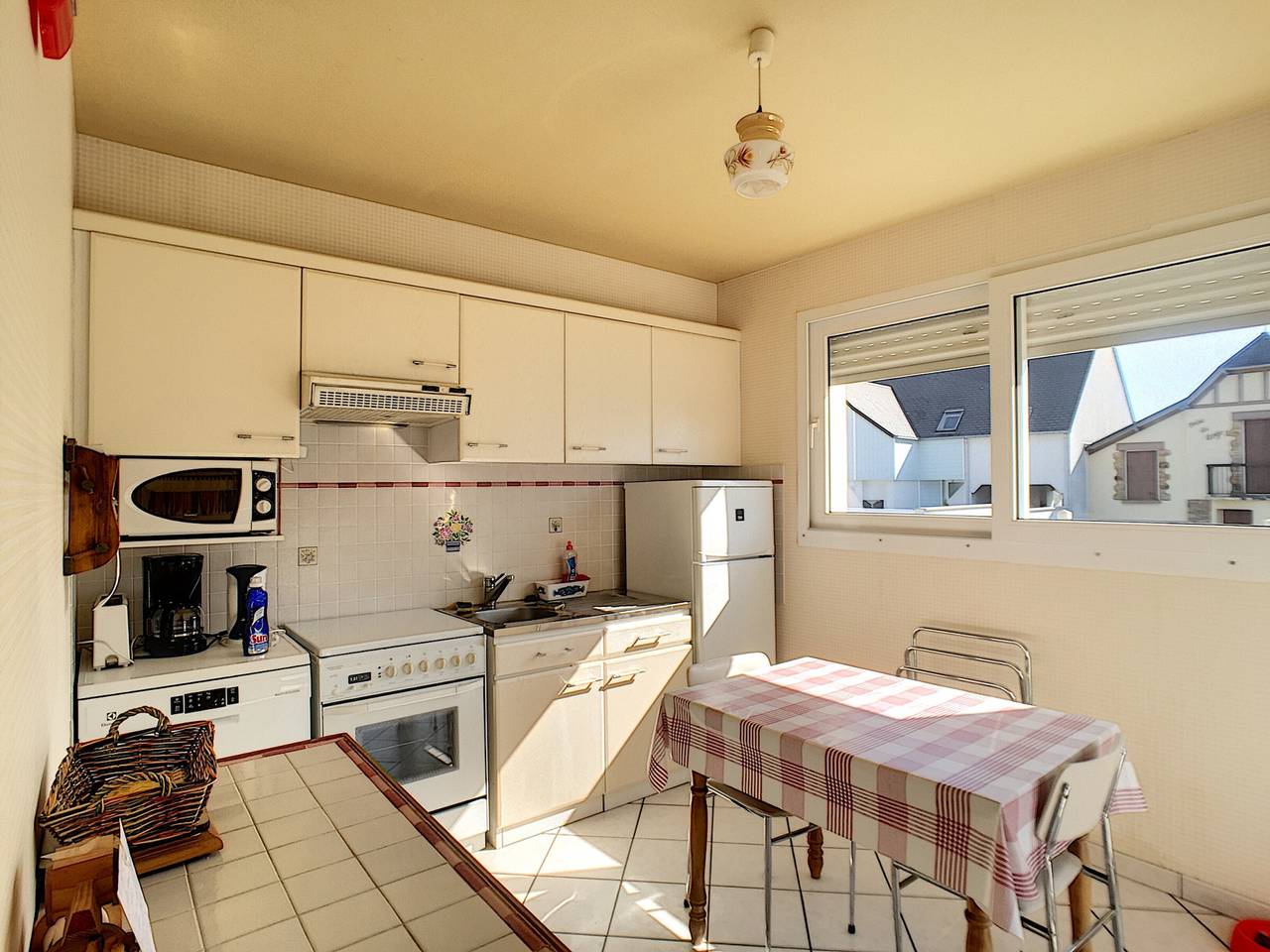 Villa à 100m de la Plage avec Jardin, Terrasse, et Proche Commerces in Jullouville, Côte de la Déroute