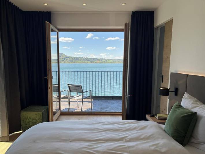 Ferienwohnung für 2 Personen, mit Balkon und Terrasse sowie Whirlpool und Garten am Kochelsee