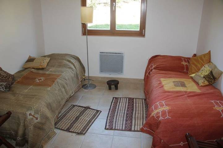 Gîte pour 4 personnes, avec terrasse et jardin, animaux acceptés à Roche-Saint-Secret-Béconne - 2