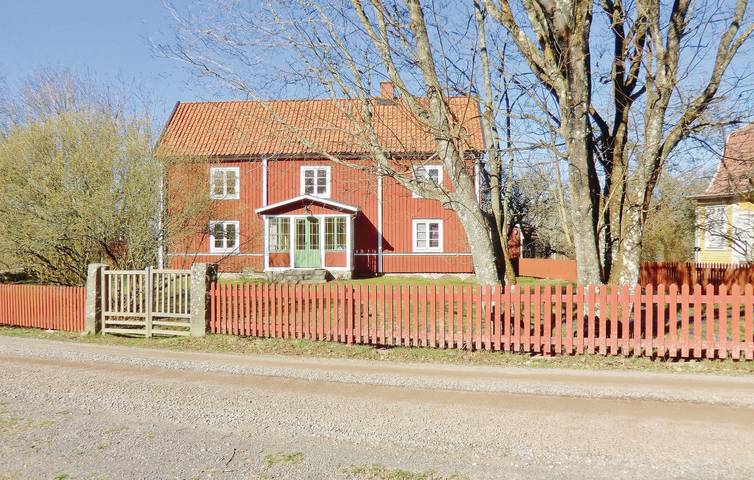 Hus för 9 Personer med trädgård in Nybro