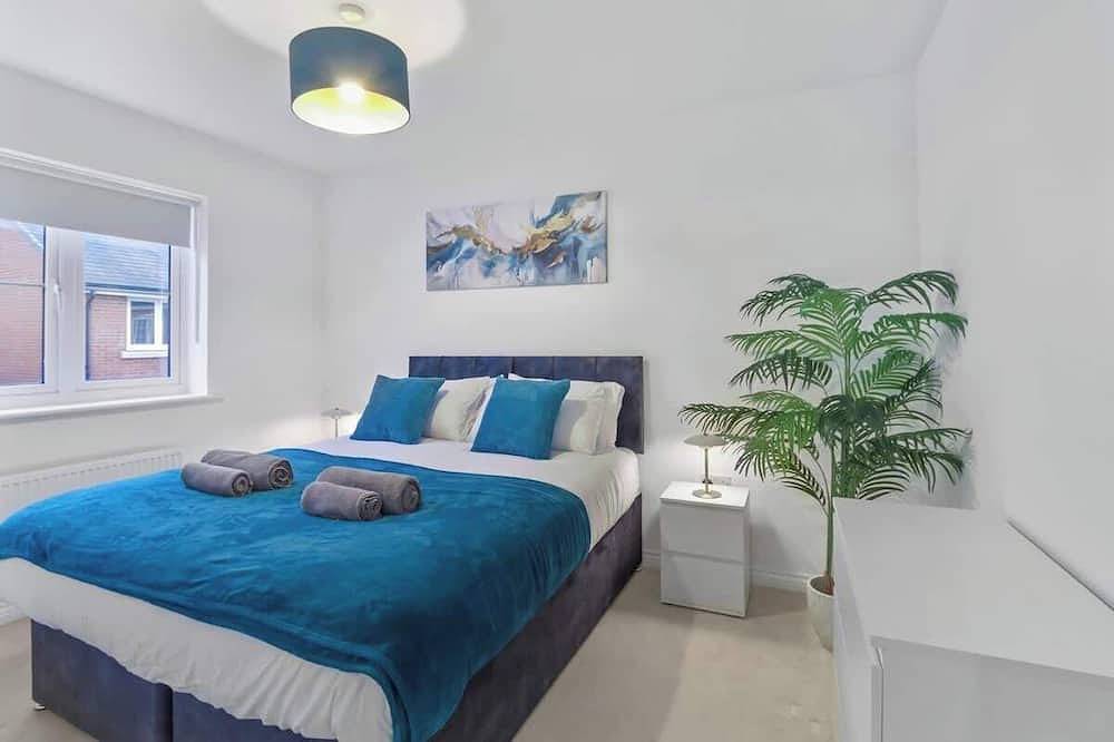 3-Bed House with Parking | Ideal for Contractors in Buckinghamshire