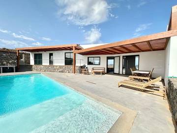 Gîte pour 3 personnes, avec jacuzzi ainsi que piscine et jardin à Villaverde