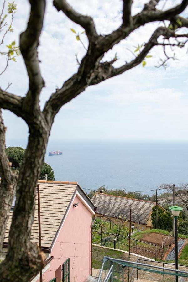 Appartamento per 3 persone, con Terrazza e Idromassaggio nonché Giardino e Panorama in Voltri