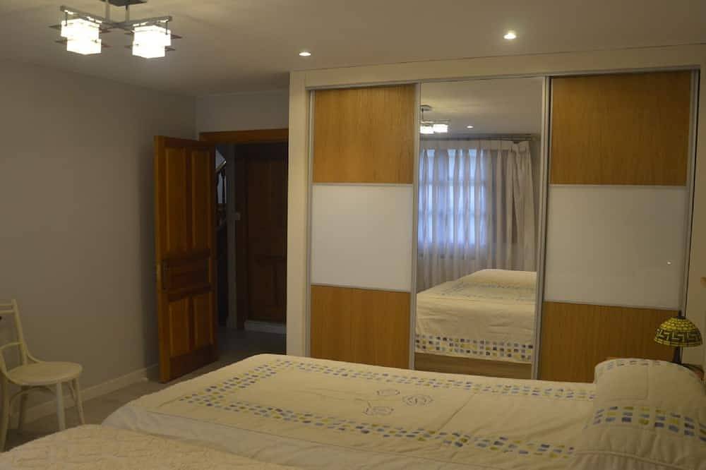 La Casa Blu Di Las Caldas in Oviedo, Montagne Cantabriche