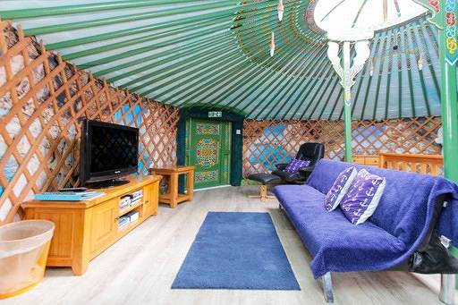 Tipi for 4 people, with Hot tub and Terrace as well as Garden in Scotland
