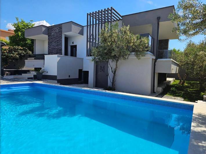 Willa dla 8 osób, z ogród i widok oraz basen, zwierzęta dozwolone w Marina