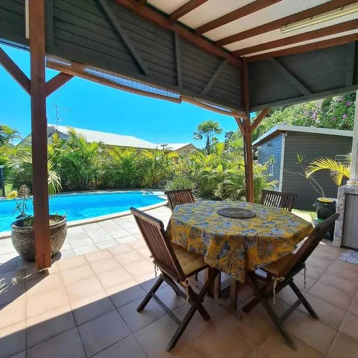Location de vacances pour 2 personnes, avec terrasse et piscine à Le Gosier - 3