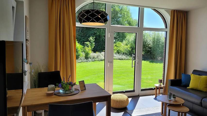 Ferienwohnung für 2 Personen, mit Terrasse und Garten, mit Haustier