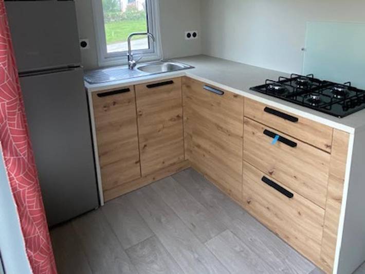 Camping de Kerabus - Mobilheim 4 personen - Confort 27 m² - 2 Schlafzimmer - überdachte Terrasse - Tv - -. in Carnac, Côte des Mégalithes