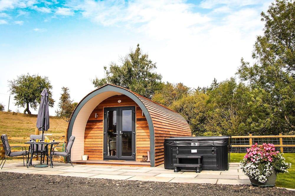 Cwm Hapus  -  Glamping Pod with Hot Tub Sleeping 4 guests, Pet Friendly in Shropshire Hills