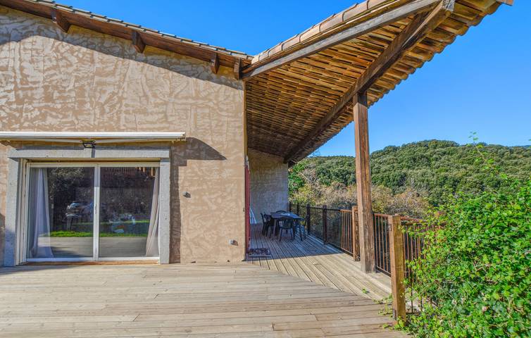 Location de vacances pour 10 personnes, avec Terrasse et Jardin à Azilone-Ampaza