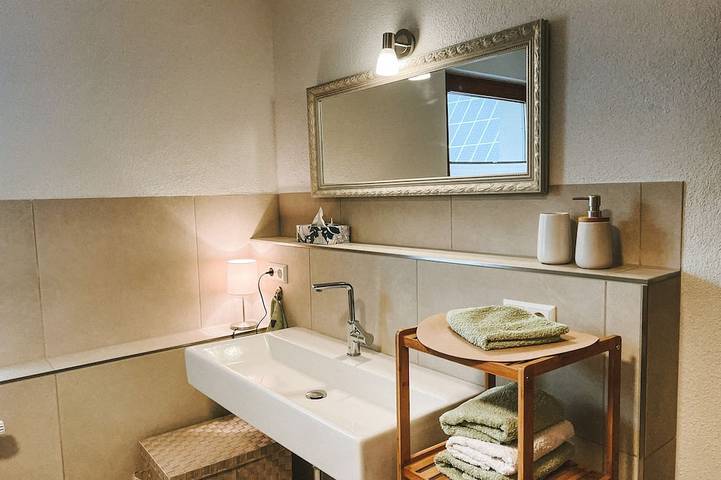 Ganze Wohnung, Dorfplatz Loft mit Weitblick über die Felder | 10min von Rothenburg o.d.T. in Schrozberg, Taubertal
