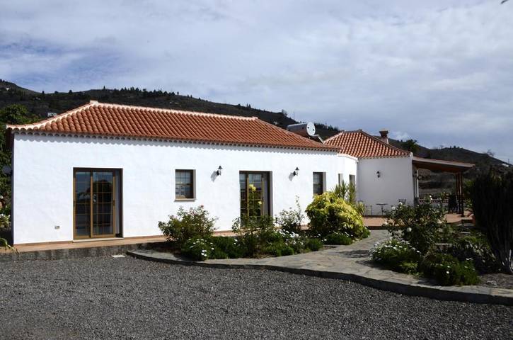 Chalet para 4 personas, con piscina además de jardín y vistas, Se admiten mascotas en La Palma - 2