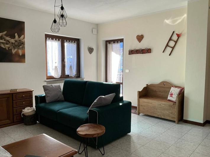 Gîte pour 5 personnes, avec jardin dans Nus
