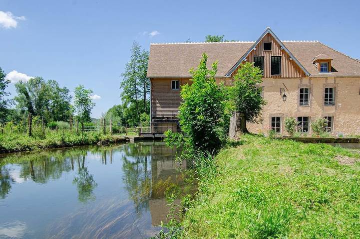 Location de vacances pour 12 personnes, avec jardin à Paisy-Cosdon