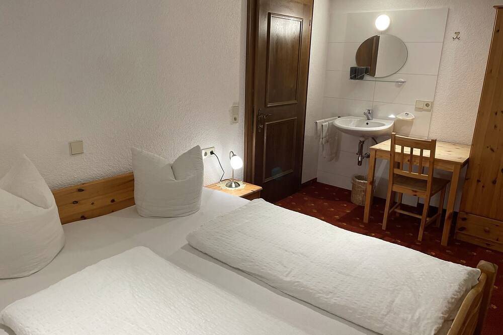 Ganze Wohnung, Ferienwohnung mit 3 Schlafzimmer 2021 neu renoviert und Wellness in Fontanella, Bezirk Bludenz