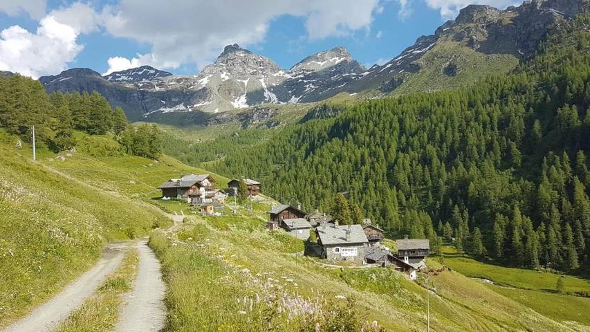 Appartamento per 2 persone, con terrazza e giardino nonché panorama in Ayas