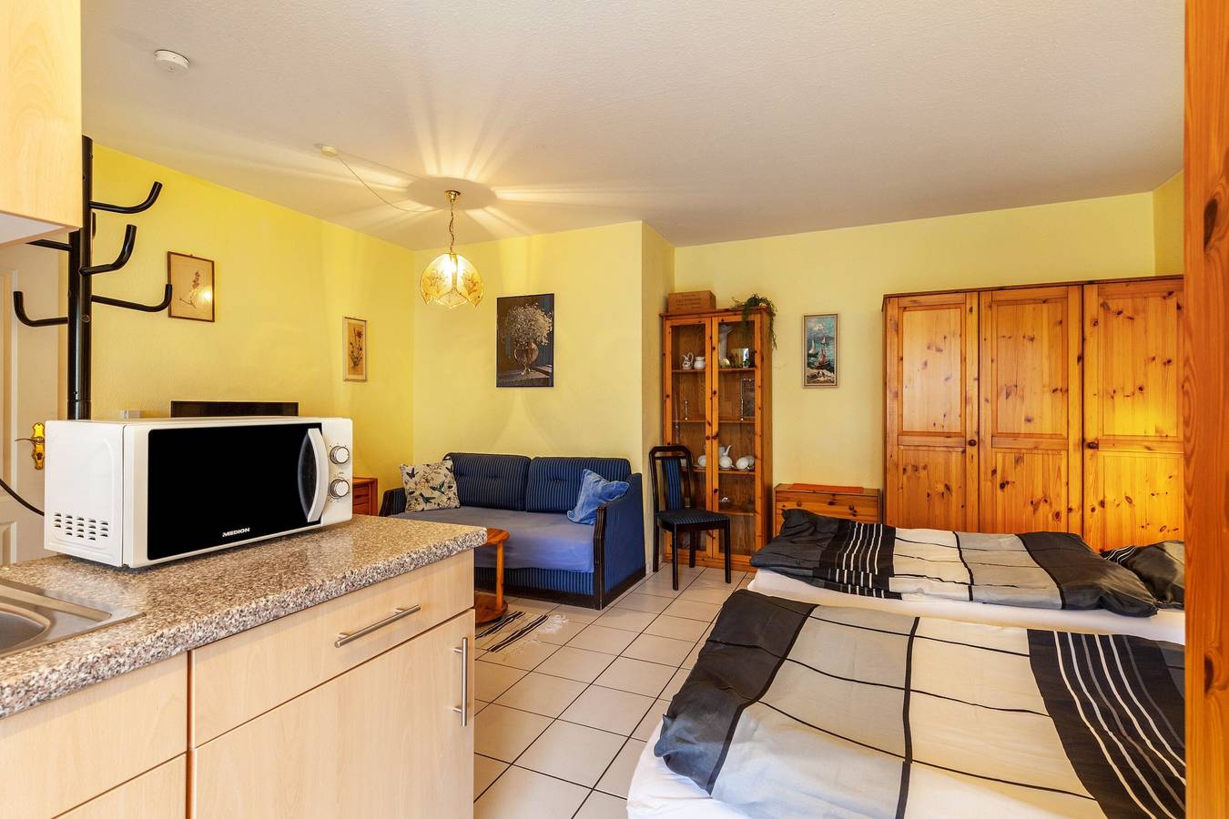 Ganzes Studio, Einzimmerapartment 'Gudrun' mit Privatterrasse, Gemeinschaftsgarten und Wi-Fi in Usingen, Hochtaunuskreis