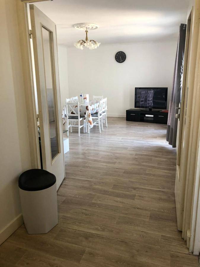 Appartement entier, 02 Bedrooms-Paris-Disneyland-Parking-Rer A 3' in Noisy-le-Grand, Seine-Saint-Denis