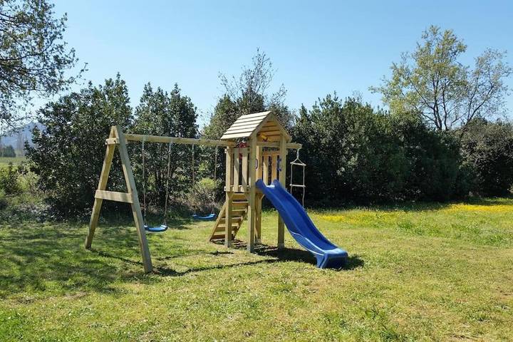Villa pour 8 personnes, avec Balcon et Terrasse ainsi que Jardin et Piscine