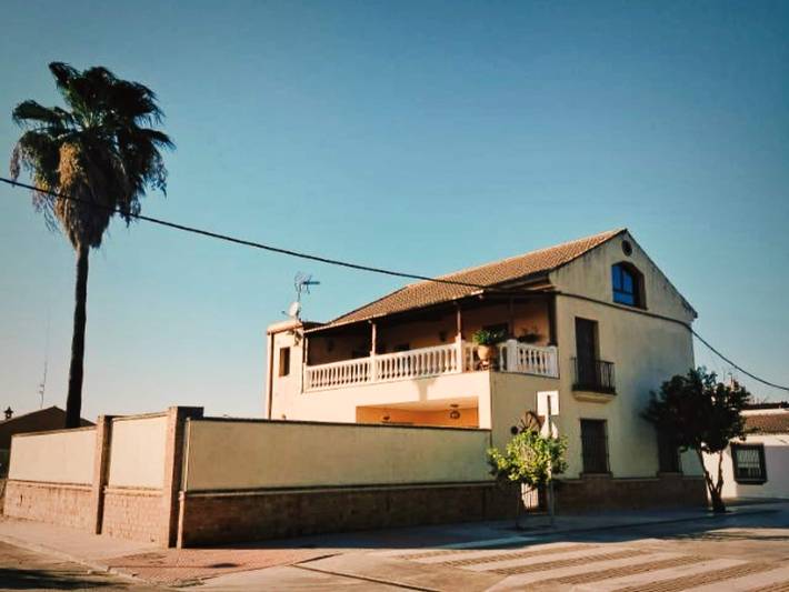 Casa de vacaciones para 8 personas, con jacuzzi y terraza además de jardín y piscina, Familias con niños en Posadas