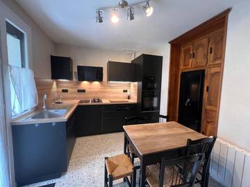 Gîte pour 8 personnes, avec vue et jardin dans Le Poët