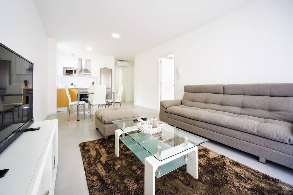 Entire apartment, Apt 2 bedrooms - 3 pax | Rueiro 17 - Bass B in Oleiros (Espanha), Galician Coast