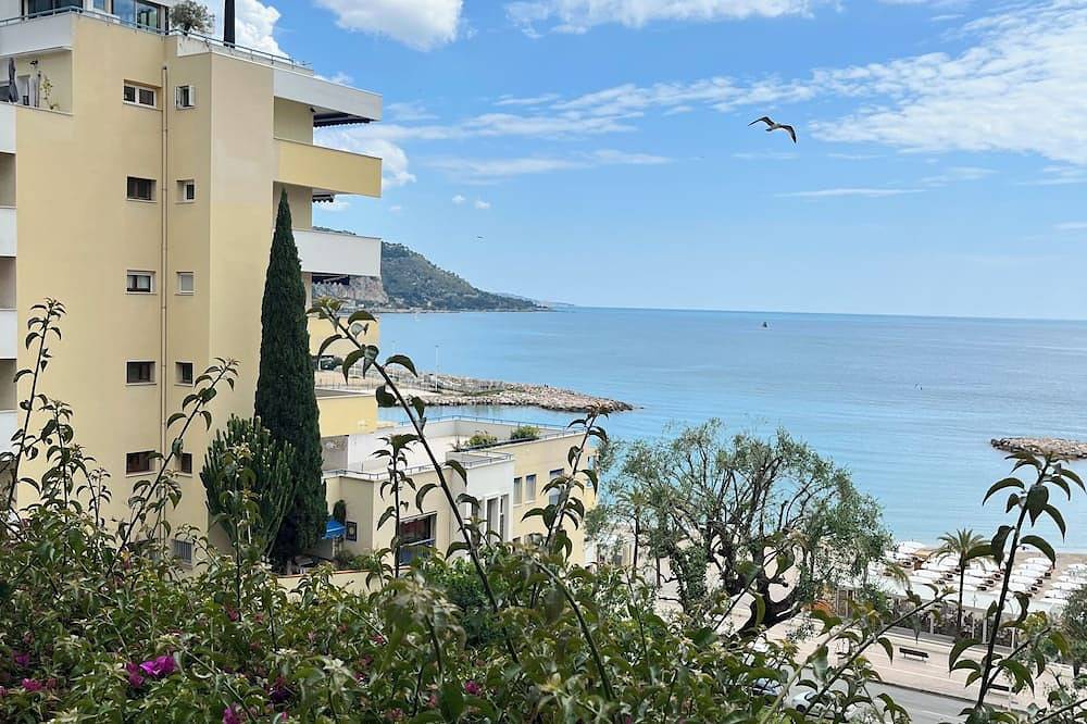 Ganze Wohnung, Charmante 2-Zimmer-Wohnung mit Wifi und Klimaanlage im schönen Menton in Menton, Mittelmeerküste (Frankreich)