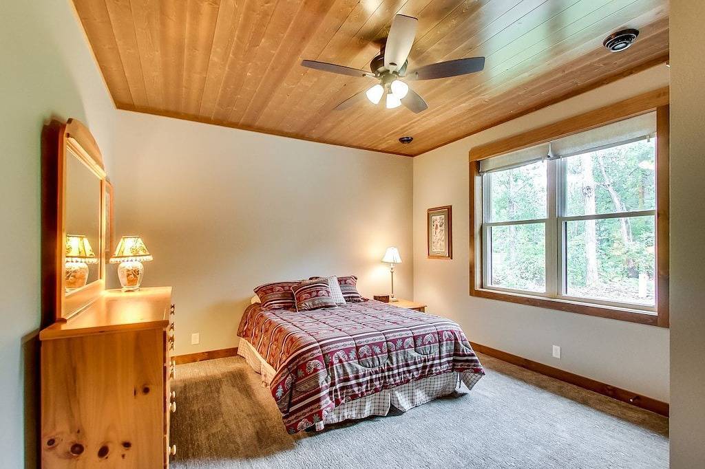 Ivy Lane liegt am Crosslake und ist Teil der Whitefish Seekette in Crosslake, Crow Wing County