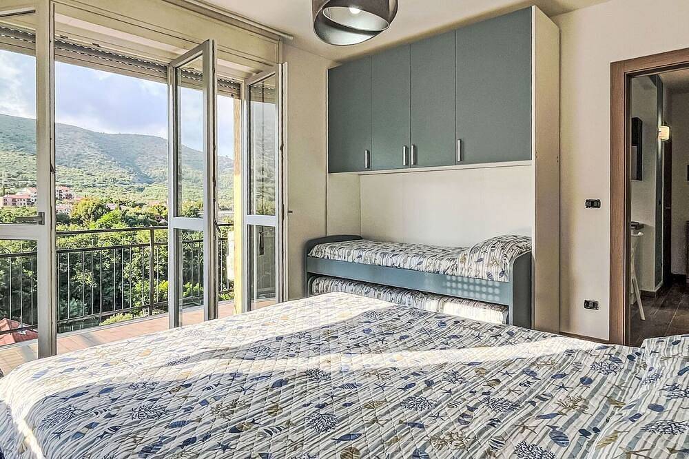 Appartamento intero, Bellissimo appartamento per 4 persone con Wifi, A/C, Tv, balcone e parcheggio in Ceriale, Riviera di Ponente