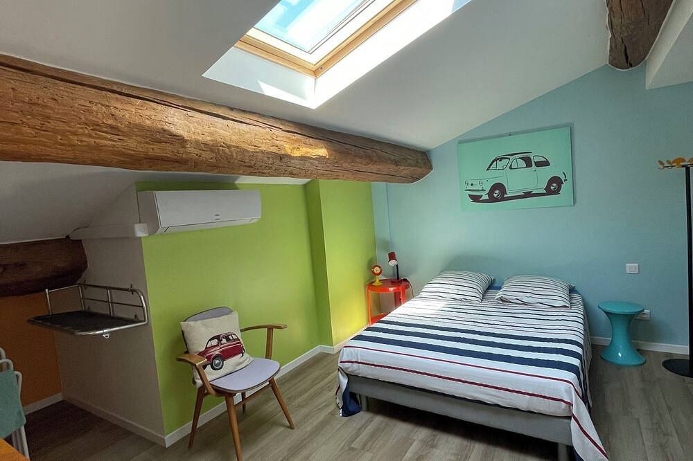 In der Loft Garage mit Schwimmbad in Bizanet, Mittelmeerküste (Frankreich)
