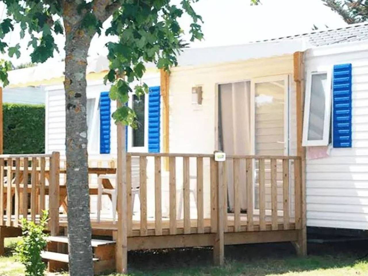 Geräumiges Mobilheim mit Terrasse - 8 Pers. in Angles, Vendée