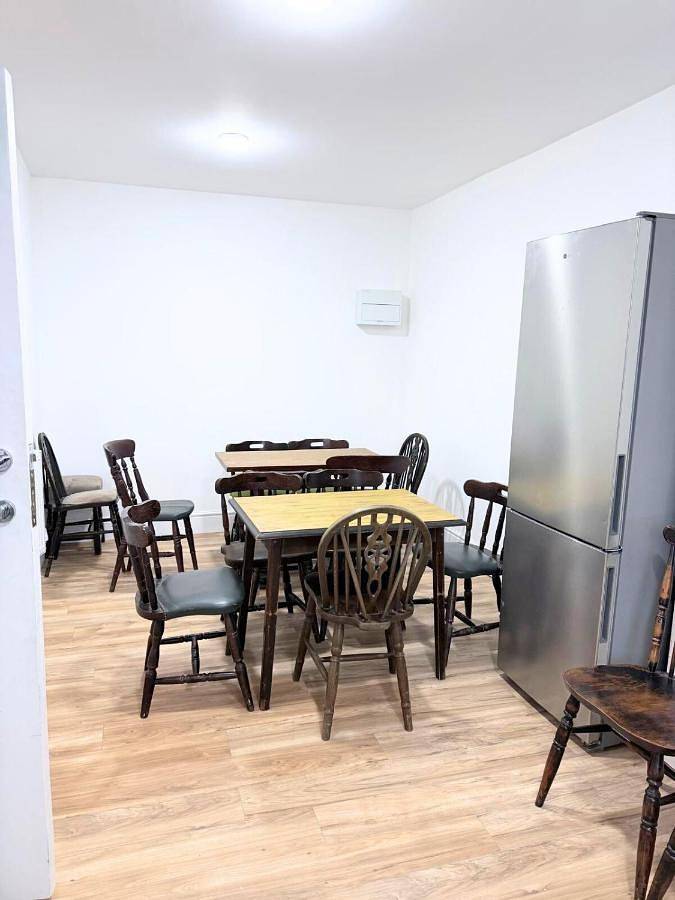 Entire holiday apartment, Double Room with Private Bathroom in Warrington, Cheshire