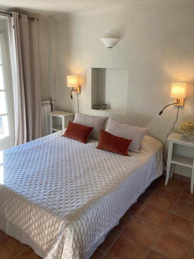 Double Room with Balcony in Villecroze, Région de Draguignan