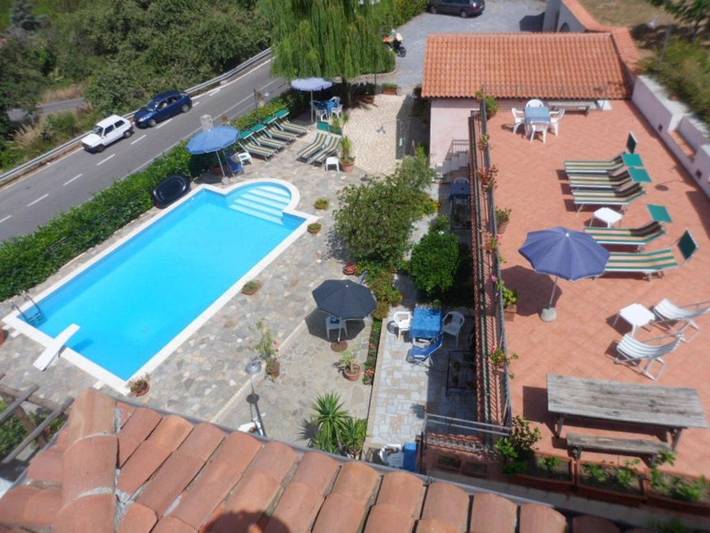 Location de vacances pour 2 personnes, avec jardin ainsi que jacuzzi et piscine dans Basilicate - 2