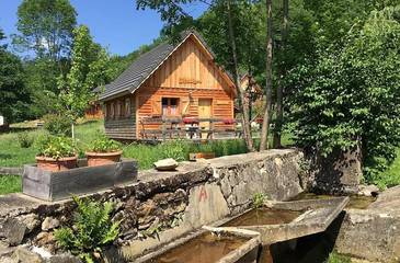 Gîte pour 5 personnes, avec piscine ainsi que terrasse et jardin, animaux acceptés à Massat