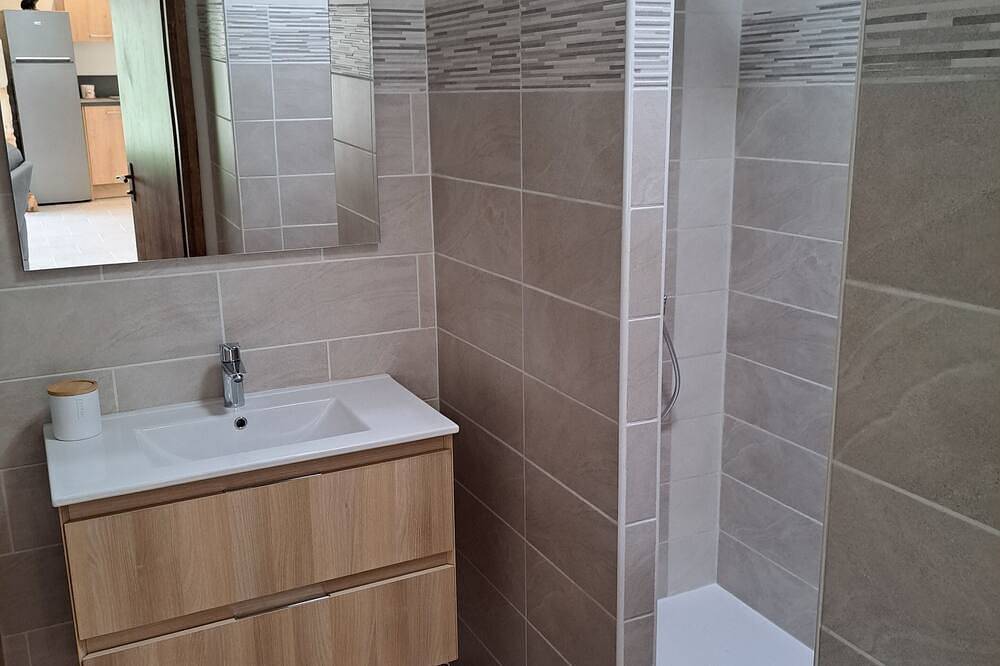 Rudelle house jacuzzi and private pool in Thénac, Périgord Pourpre