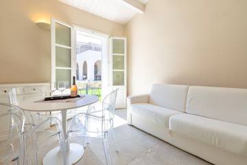 Villa for 4 Guests in Alghero, Sassari Province, Picture 3