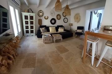 Gîte pour 4 personnes, avec terrasse et jardin à Eyragues