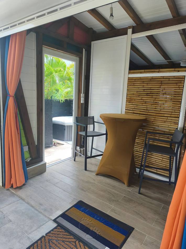 Bungalow for 2 people, with garden and hot tub as well as terrace - 1