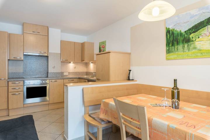 Apartamento entero, Apartamento "Huterhof Tatschblick" con vistas a la montaña, balcón y Wi-Fi in Sarentino, Alpes de Sarntal