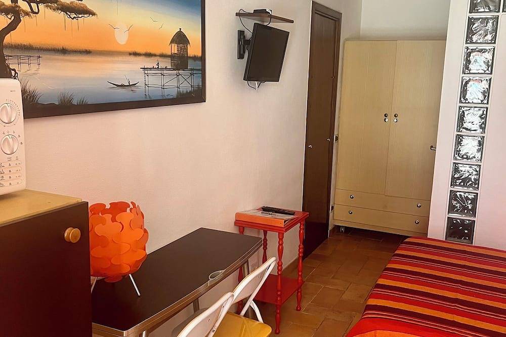 Rio Marina studio apartment in a characteristic residence 10 meters from the sea in Rio Marina, Elba