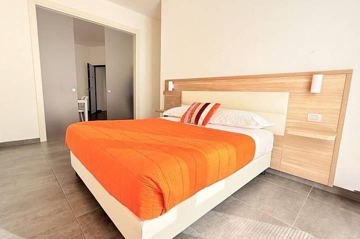 Appartement entier, Welcome to the charming Apartment Letizia, located in the heart of Prato. This cozy apartment offers a strategic location for exploring the beauty of Tuscany, with convenient connections to reach Florence in just a few minutes.Perfect for couples or smal in Prato, Province de Prato