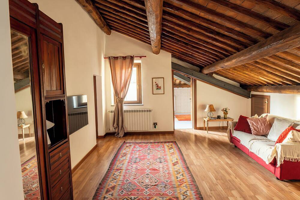 Entire apartment, Cozy attic in a prestigious historic building, medieval center Viterbo in Viterbo, Viterbo Province