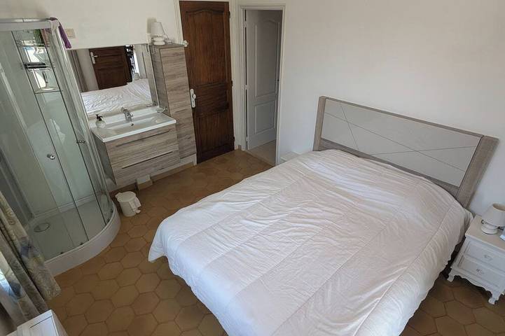 Family home with a private pool in Ruoms – Sleeps 7 in Ruoms, Ardèche