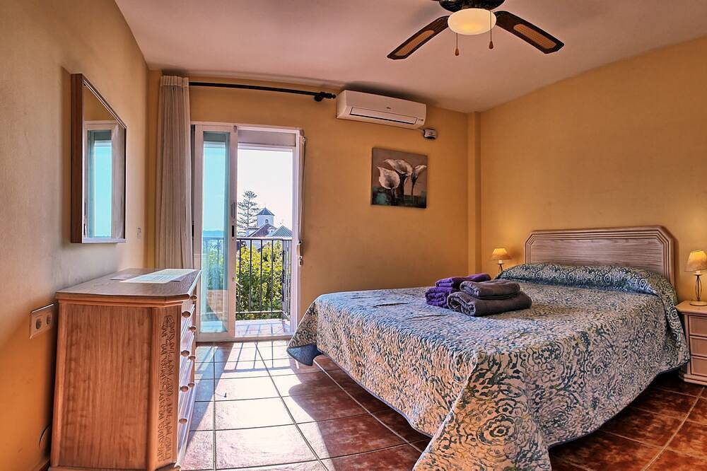 Top Floor Flat By Balcon De Europa With Sea Views in Nerja Centre, Nerja