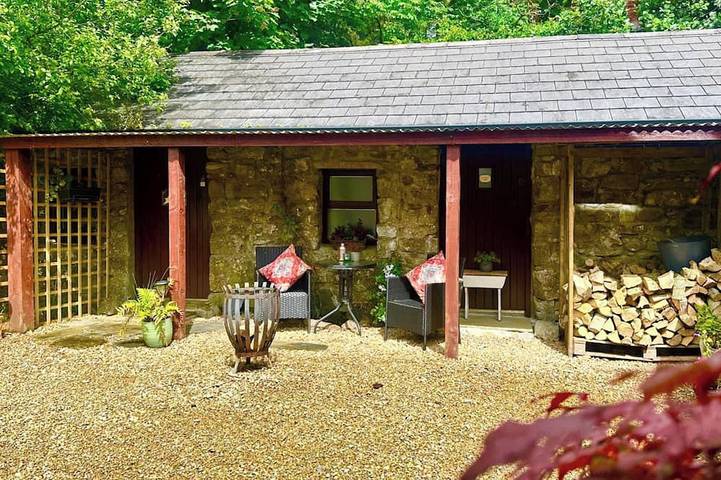 Log cabin for 3 people, with garden in Donegal