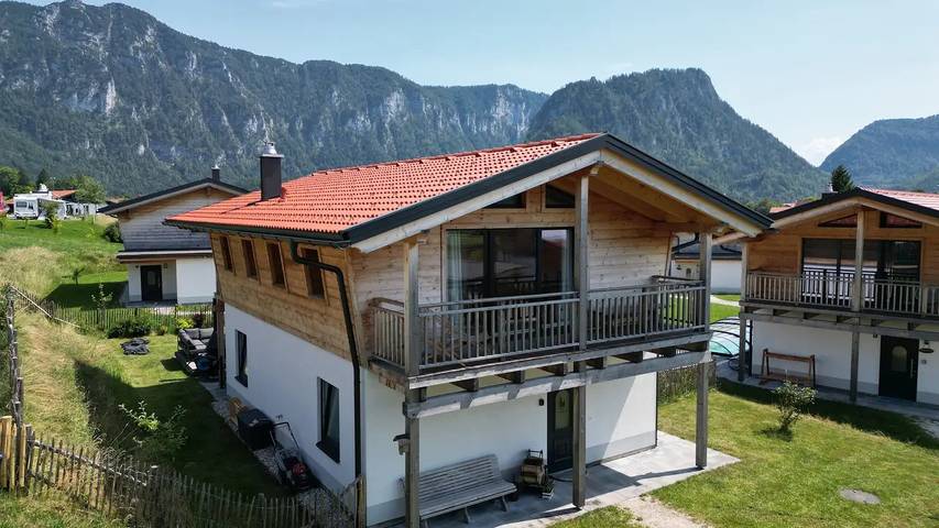 Ferienhaus für 6 Personen, mit Whirlpool und Garten sowie Terrasse, mit Haustier in Inzell