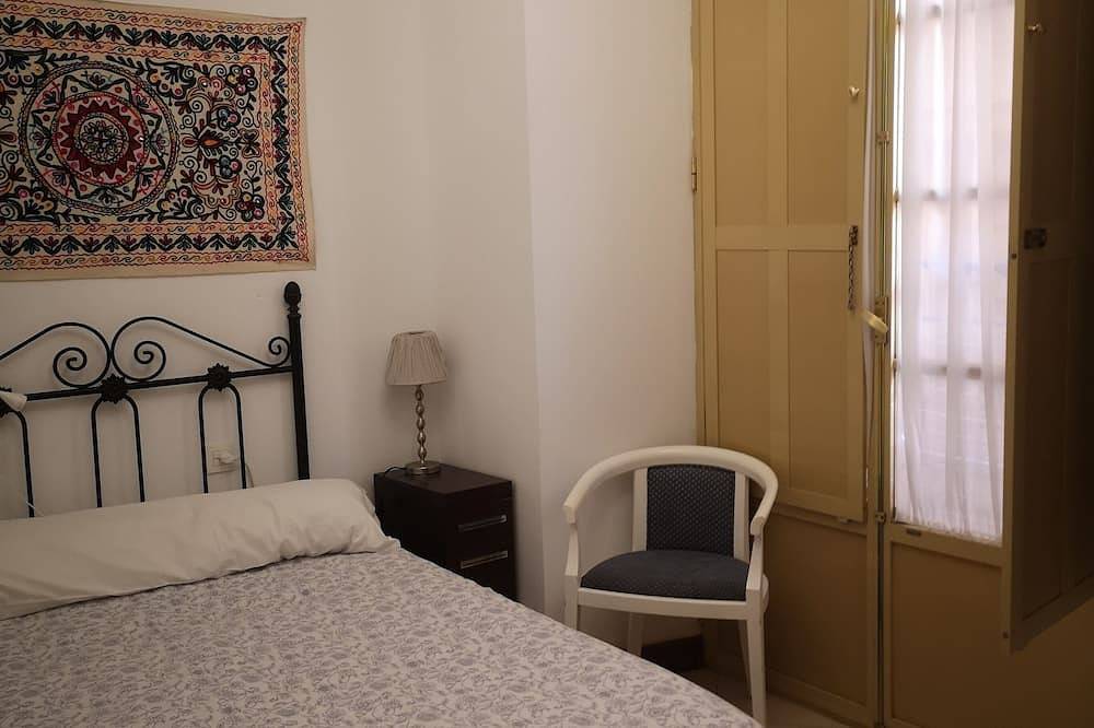 Entire apartment, Beautiful Apartment In Historic Heart in Malaga Centro Historico, Malaga